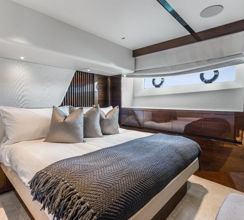 inside yacht kaos